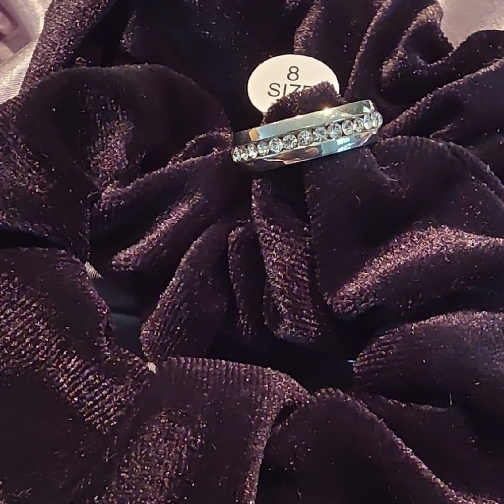 Elegant Silver & Crystal Women's Ring Size 8 NWT - Picture 2 of 4